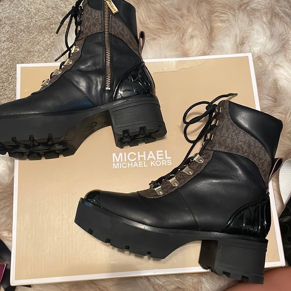 Michael Kors Khloe Lace Up Bootie SIZE US 6M - WORN ONCE